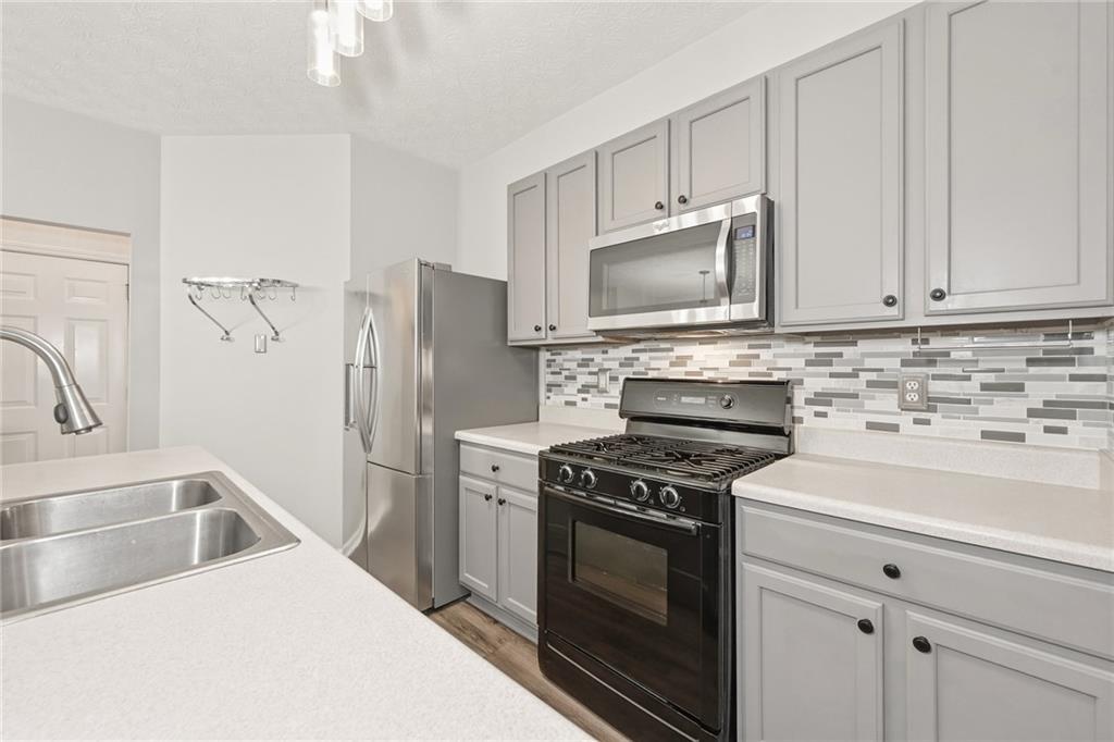 7811315 Property Photo 6