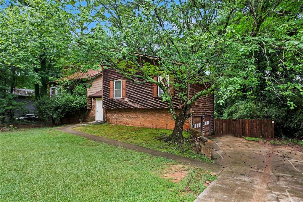 5894 Sutton Drive Property Photo 3