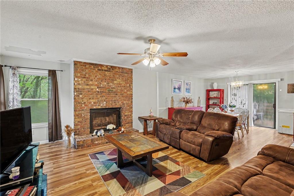 5894 Sutton Drive Property Photo 4