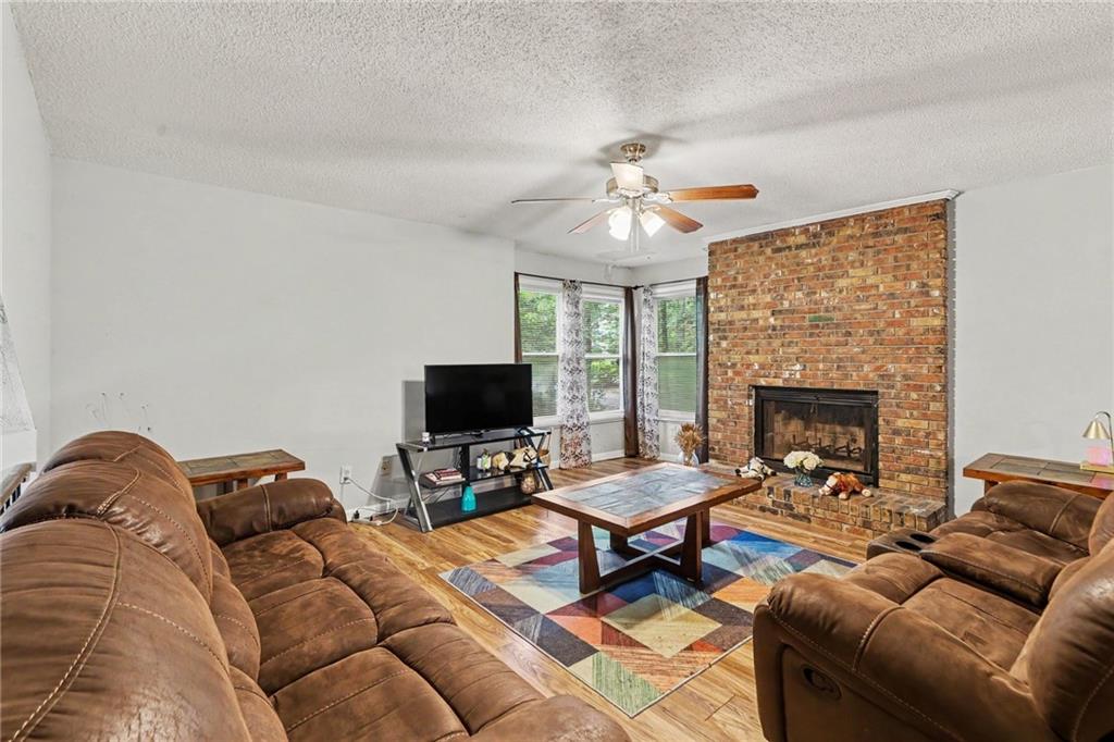 5894 Sutton Drive Property Photo 6