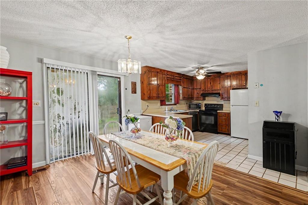 5894 Sutton Drive Property Photo 9