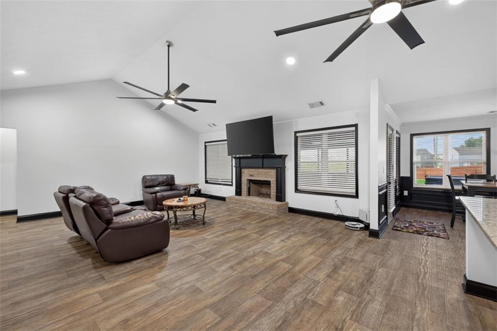 305 Mcmillian Court Property Photo 8