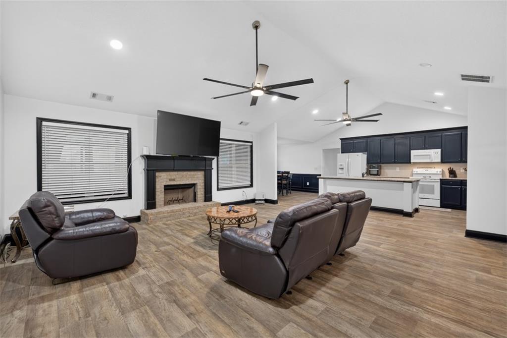 305 Mcmillian Court Property Photo 10