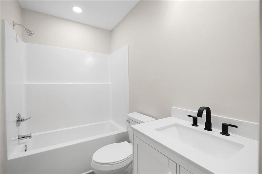 135 Holly Creek Drive Property Photo 10