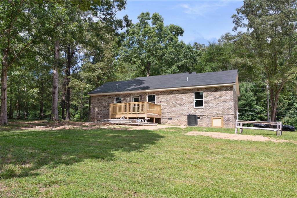 135 Holly Creek Drive Property Photo 17