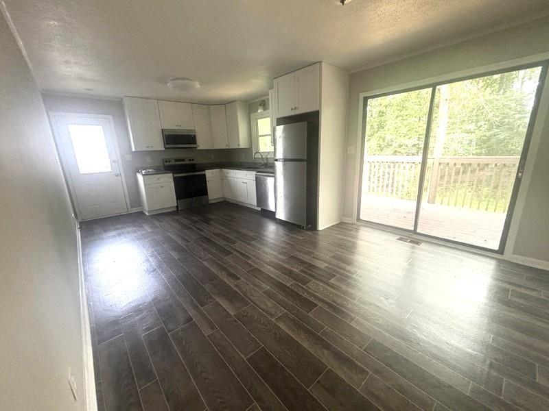220 Hurst Point Property Photo 4