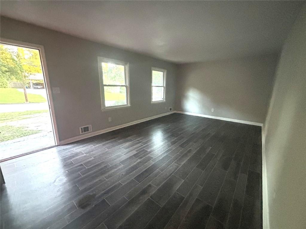220 Hurst Point Property Photo 5