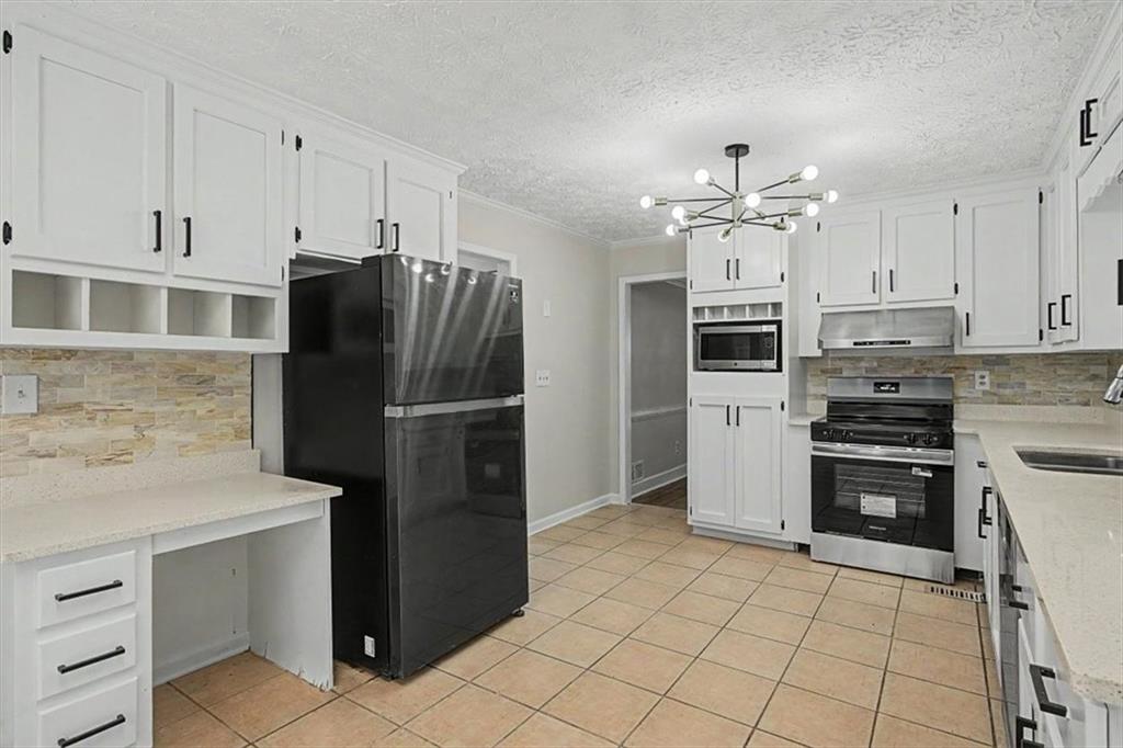 3947 Camrose Place Property Photo 25