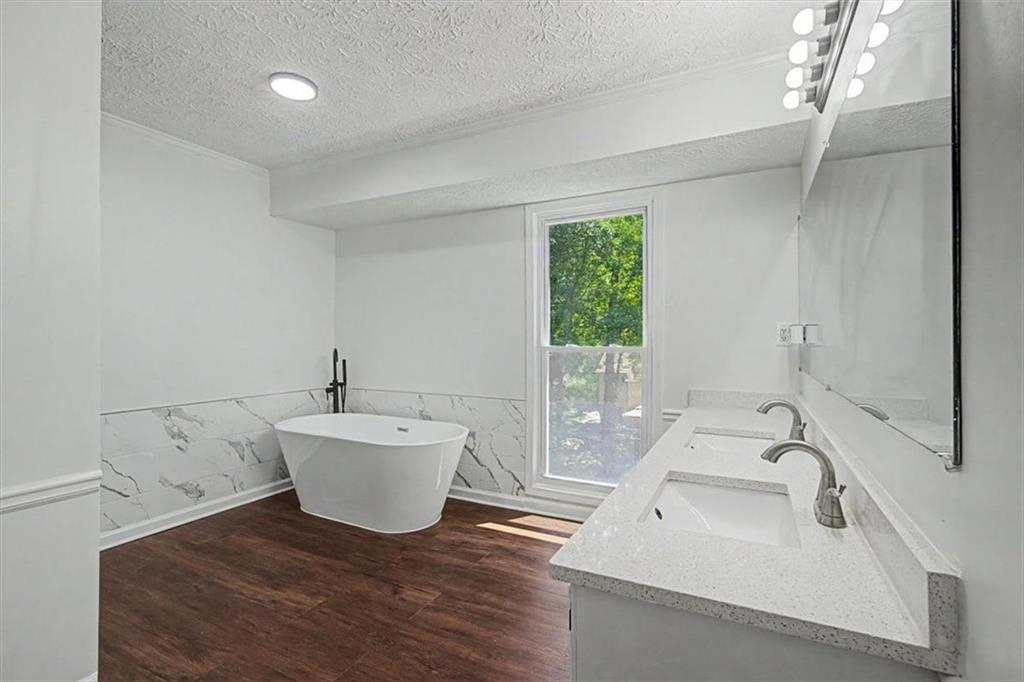 3947 Camrose Place Property Photo 29