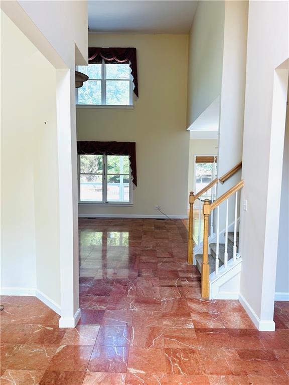 811 Valley Drive Property Photo 2