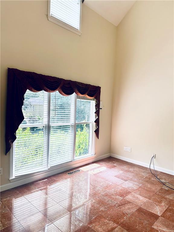 811 Valley Drive Property Photo 4