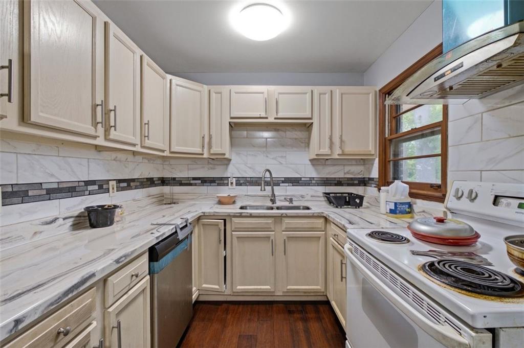 4642 Bartlett Road Property Photo 10