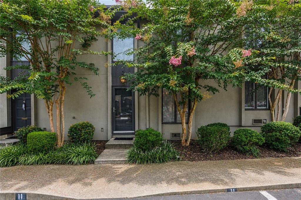 13 Ivy Square Ne Property Photo 1