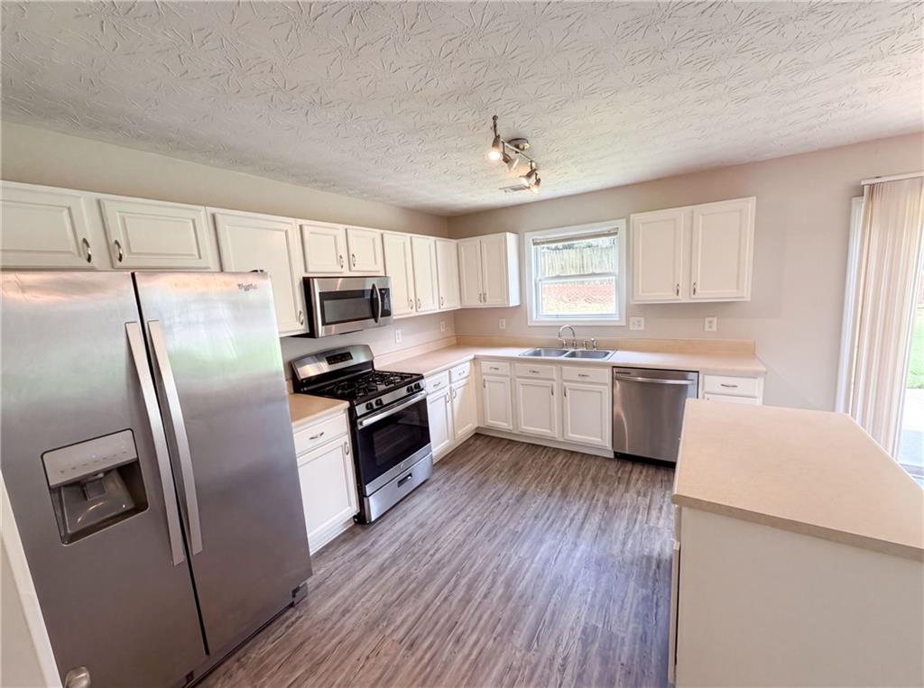 4636 Pine Acre Circle Property Photo 6