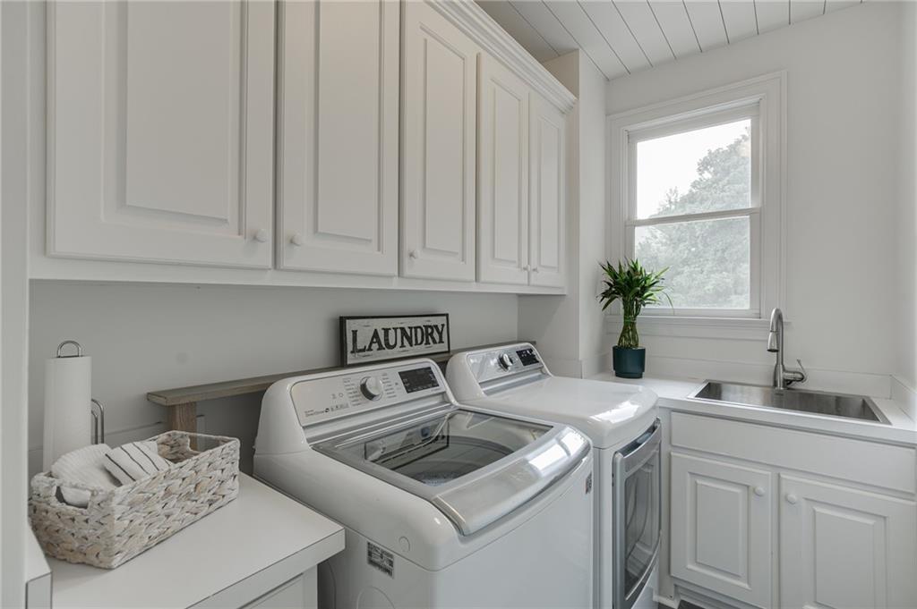 1083 Meadow Bluff Terrace Property Photo 13