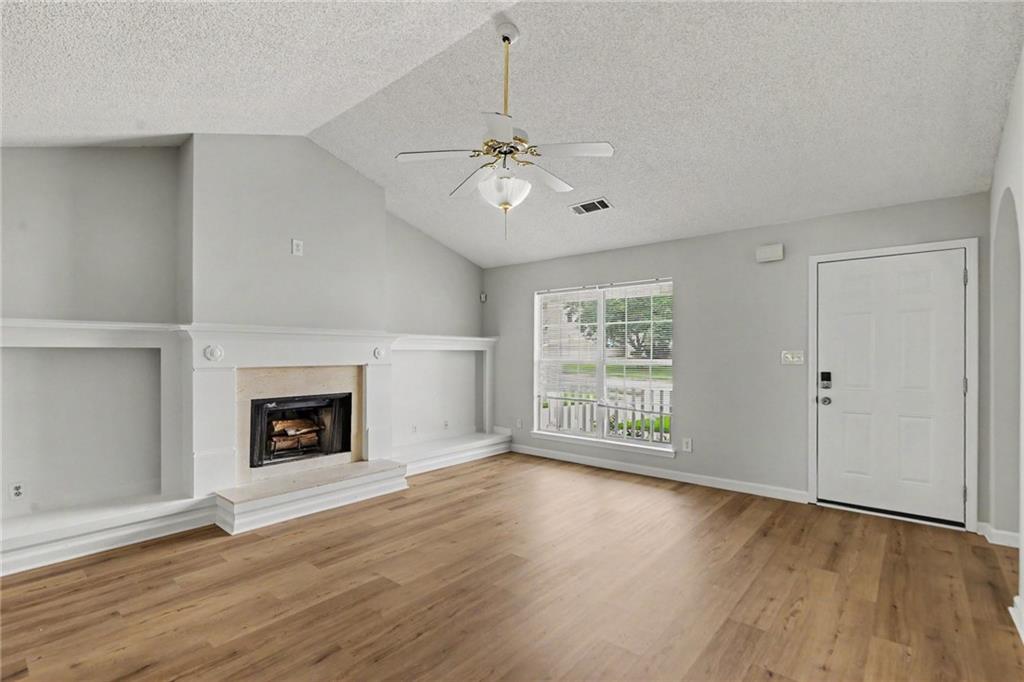 9009 Highland Pass Property Photo 4