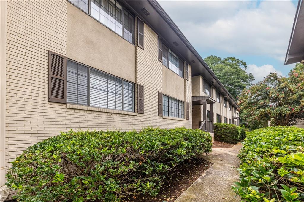 410 Candler Park Drive Ne Unit C-6 Property Photo 3