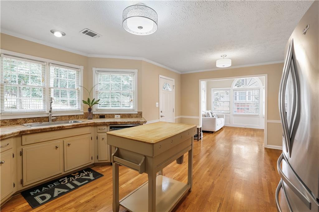 1575 Thoreau Drive Property Photo 8