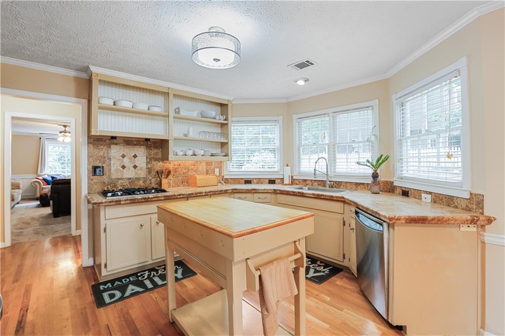 1575 Thoreau Drive Property Photo 10