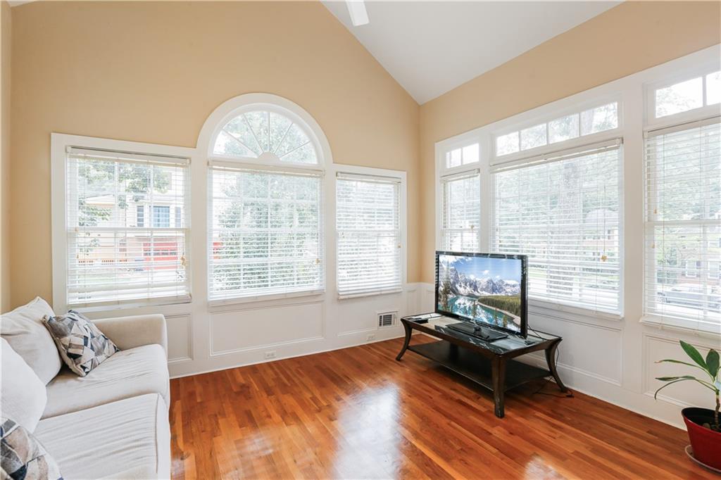 1575 Thoreau Drive Property Photo 13