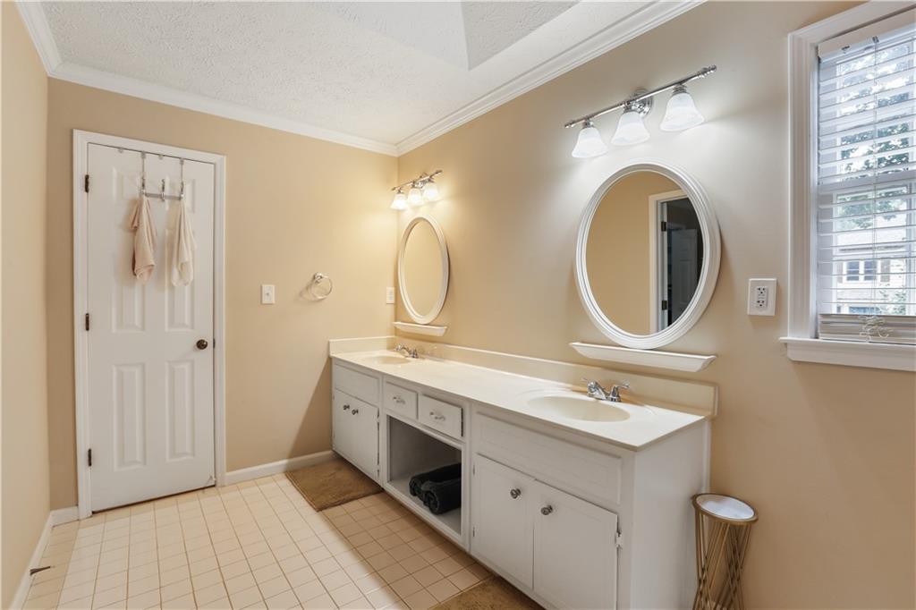 1575 Thoreau Drive Property Photo 28