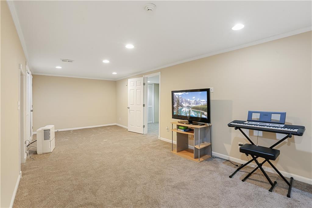 1575 Thoreau Drive Property Photo 32