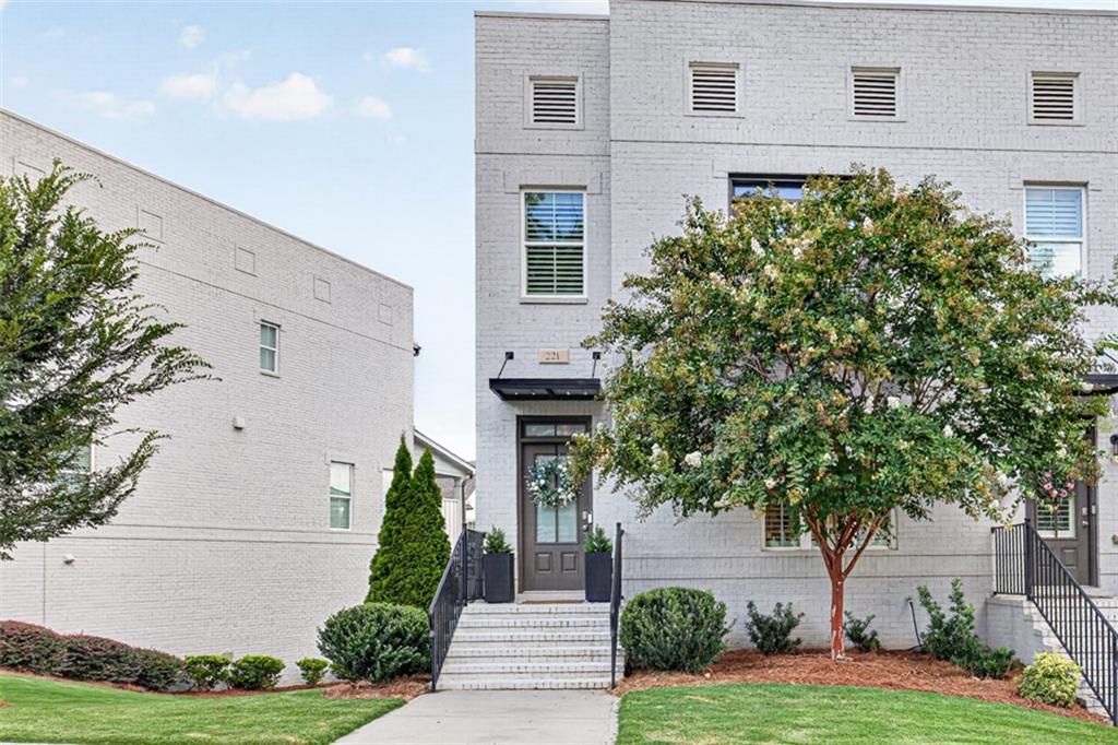 221 Nash Street Property Photo 1