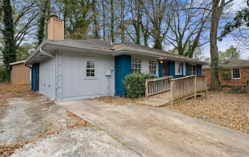 1089 Indale Place Sw Property Photo 2