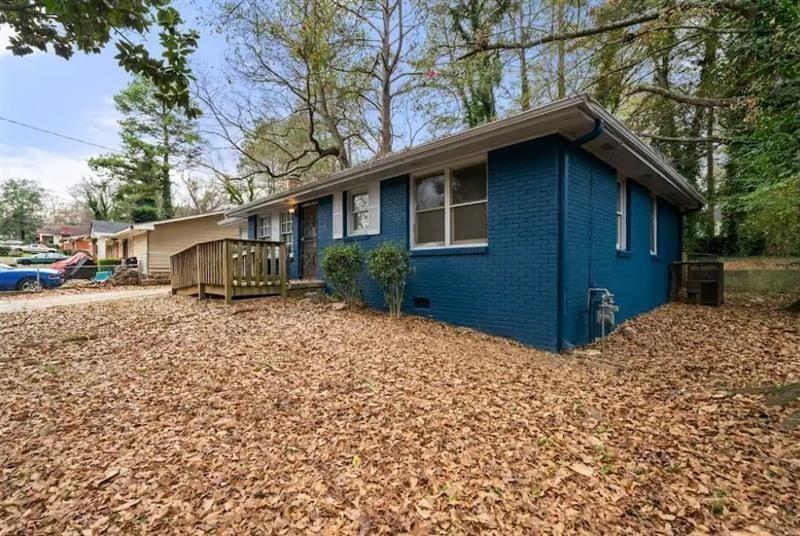 1089 Indale Place Sw Property Photo 3