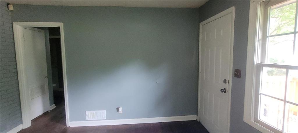 1089 Indale Place Sw Property Photo 6