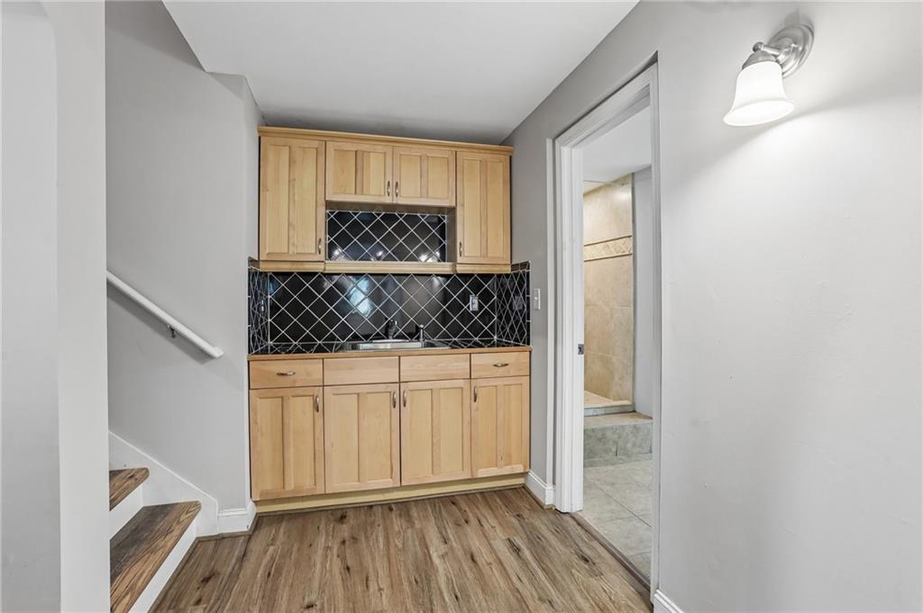 7 Adelaide Crossing Property Photo 16