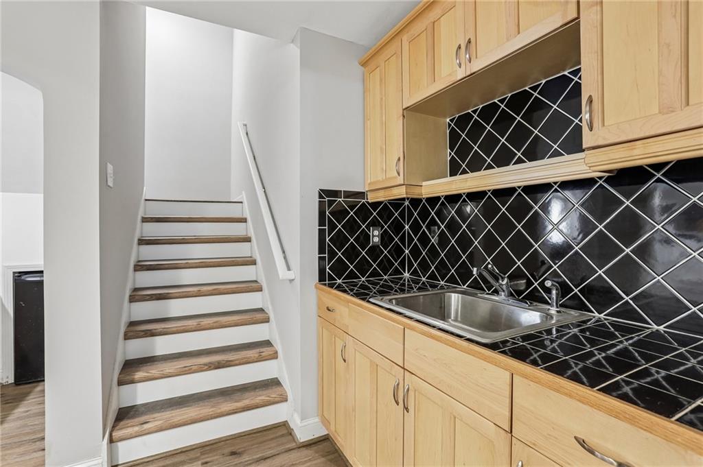 7 Adelaide Crossing Property Photo 17
