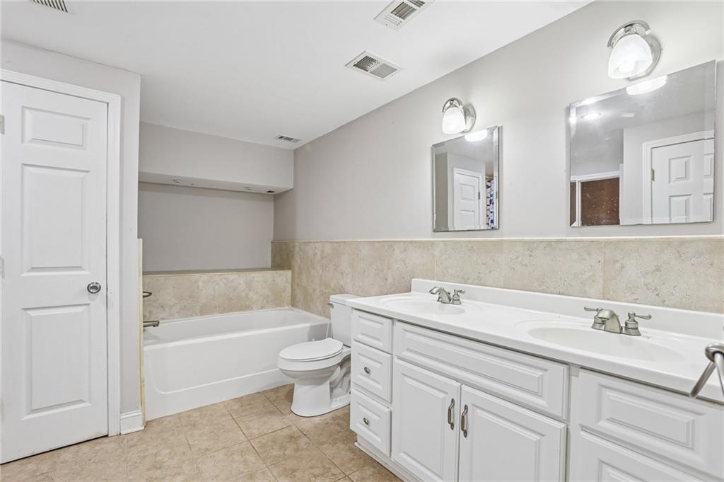 7 Adelaide Crossing Property Photo 25