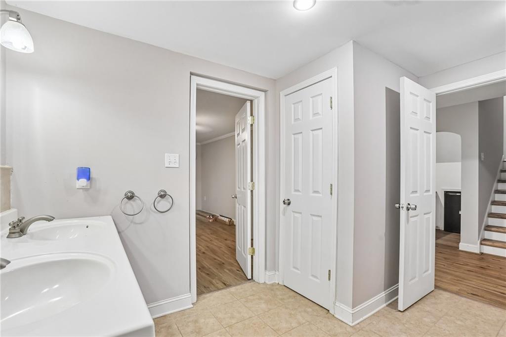7 Adelaide Crossing Property Photo 26