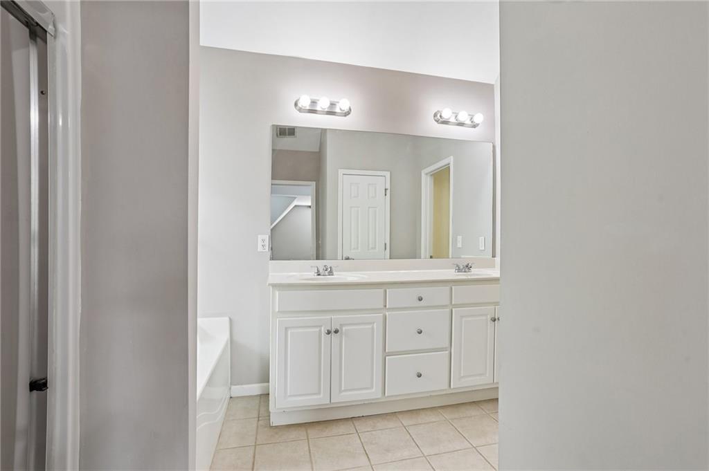 7 Adelaide Crossing Property Photo 38