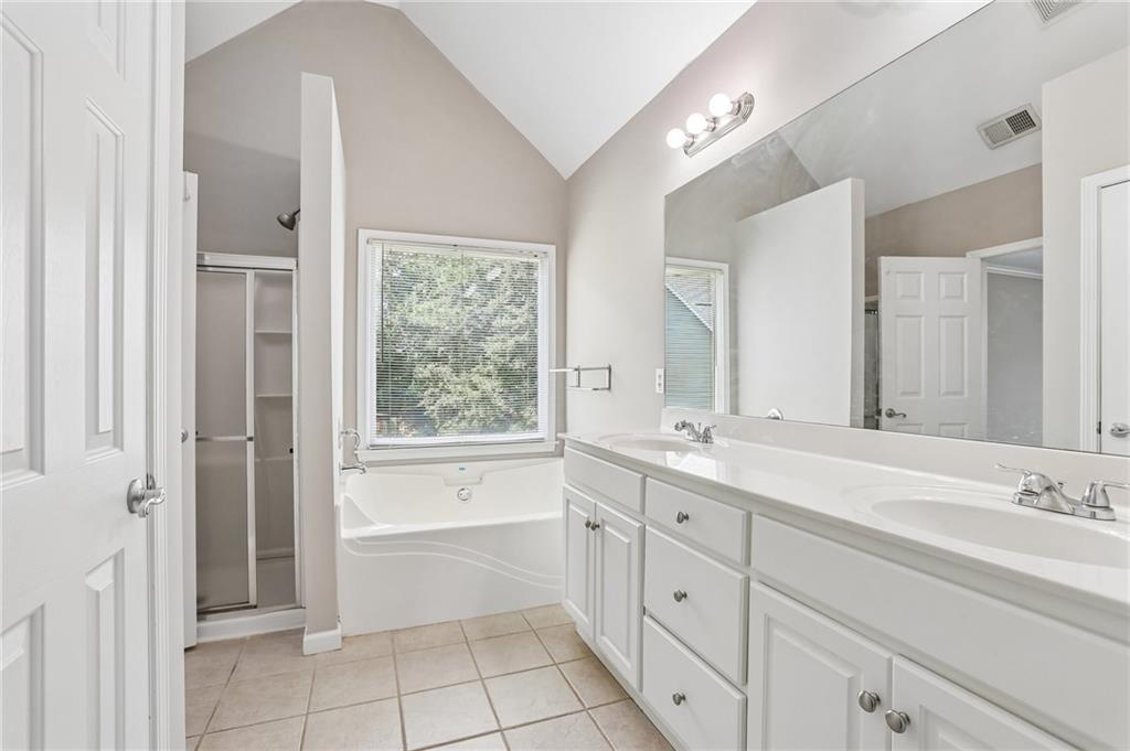 7 Adelaide Crossing Property Photo 47