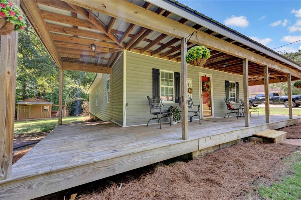 2089 Highway 81 S Property Photo 3
