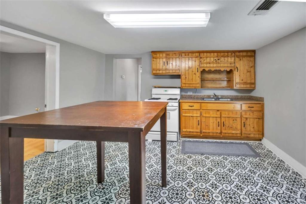 2089 Highway 81 S Property Photo 12