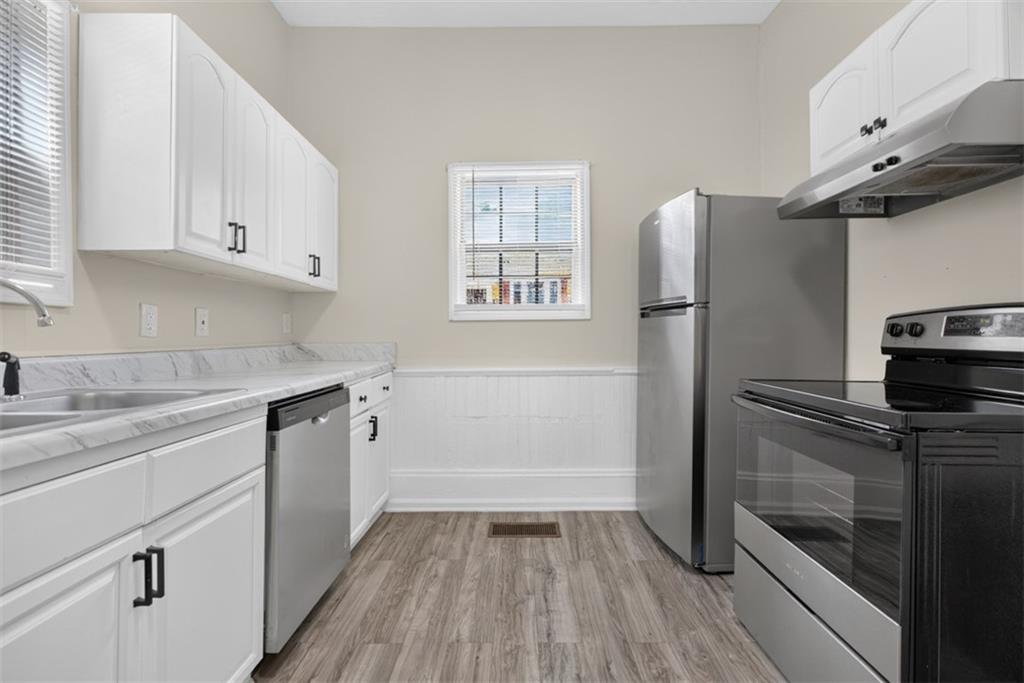 1070 Forrest Avenue Property Photo 8