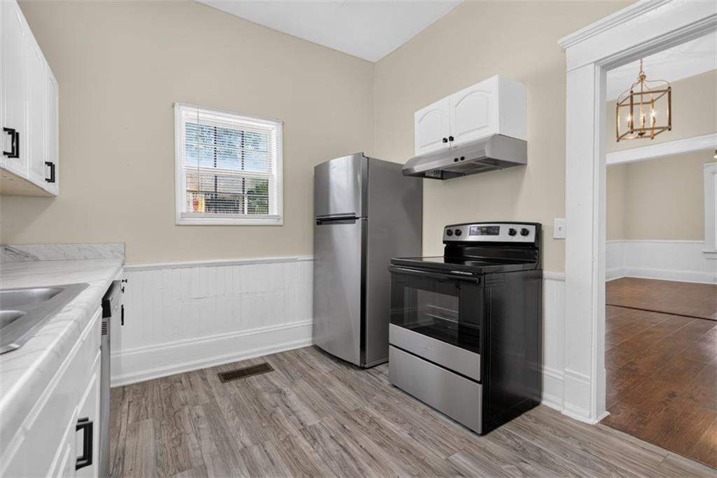 1070 Forrest Avenue Property Photo 10