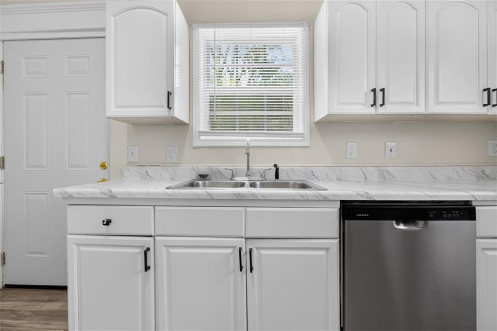 1070 Forrest Avenue Property Photo 11