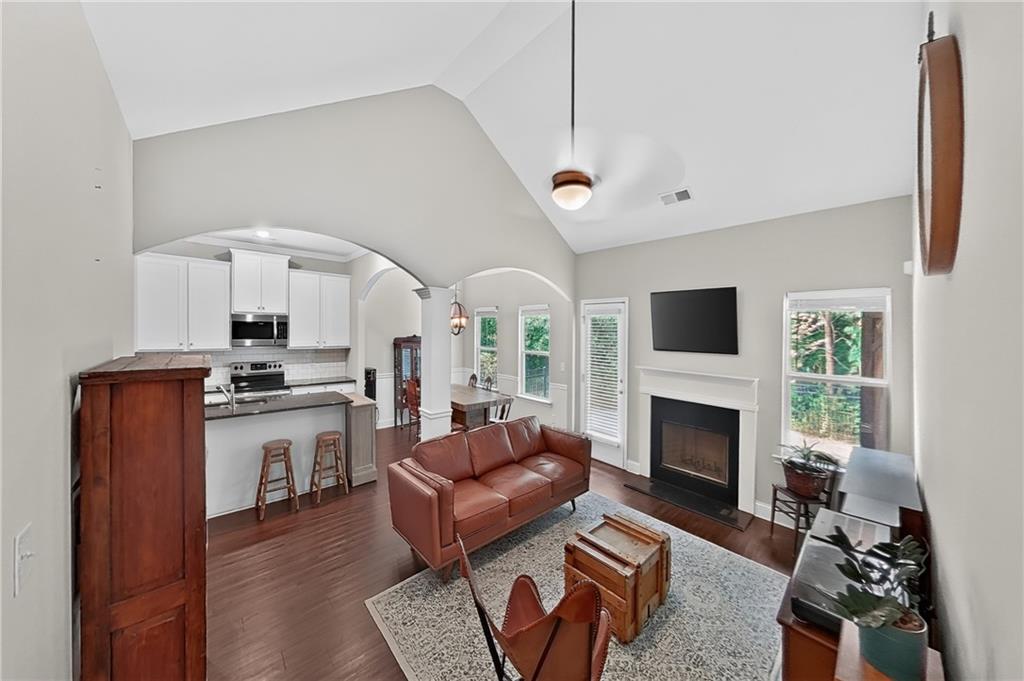 2530 Grayton Loop Property Photo 8