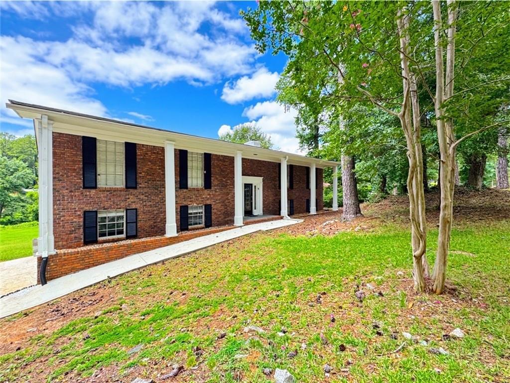 1665 Loch Lomond Trail SW