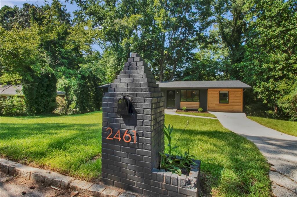 2461 Bouldercliff Way Se Property Photo 2