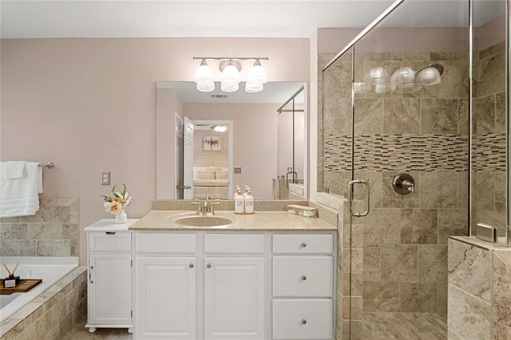 5243 Wellsley Bend Property Photo 16