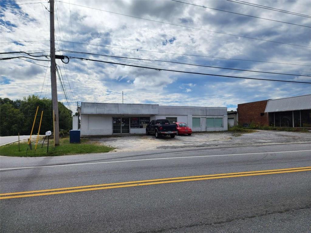 12081 Veterans Memorial Highway Property Photo 3
