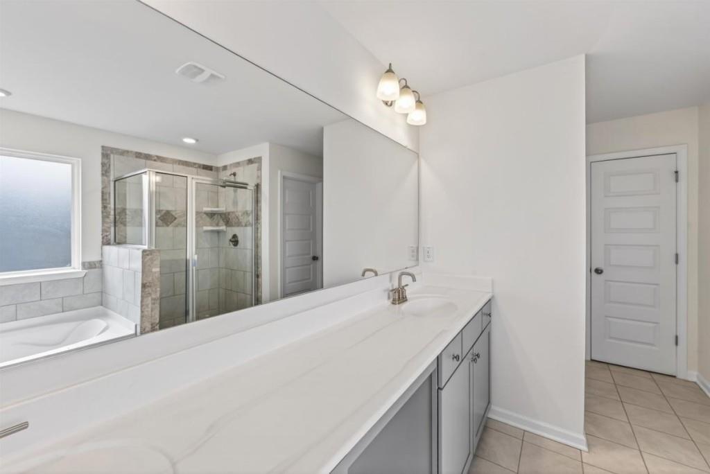 7813387 Property Photo 43