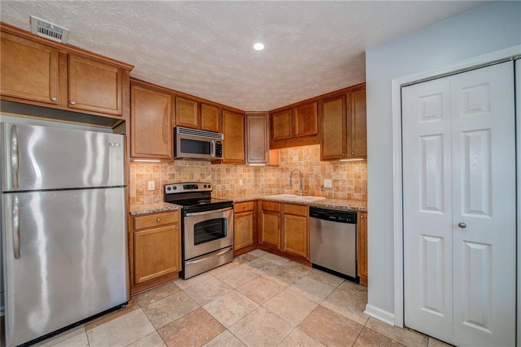 280 Winding River Road Unit B Property Photo 10