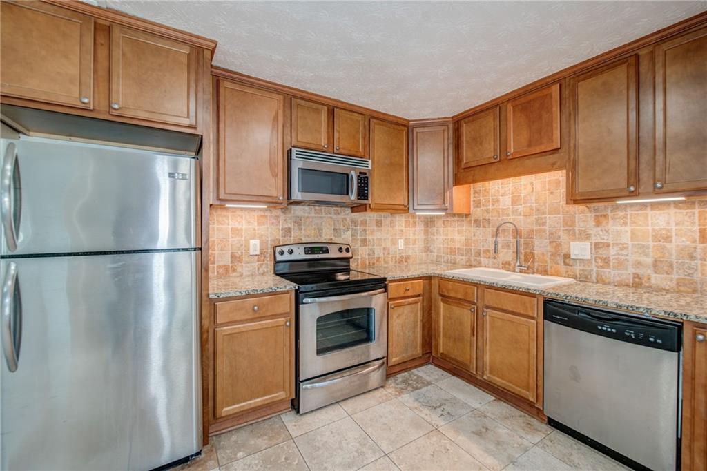 280 Winding River Road Unit B Property Photo 11
