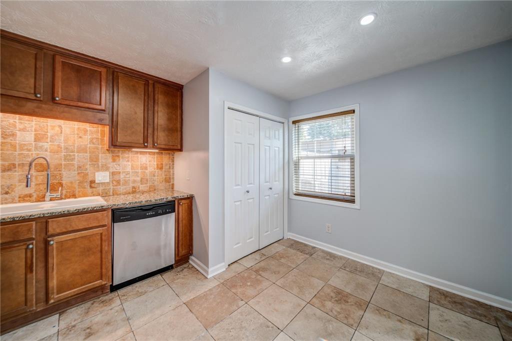 280 Winding River Road Unit B Property Photo 12